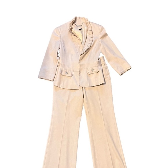 WHITE House Black Market Beige Legacy Pant Suit Ruffle Jacket - Picture 3 of 11
